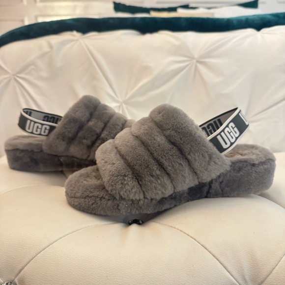 UGG Fluffy Slippers Women’s Size 9 Grey - Picture 1 of 5